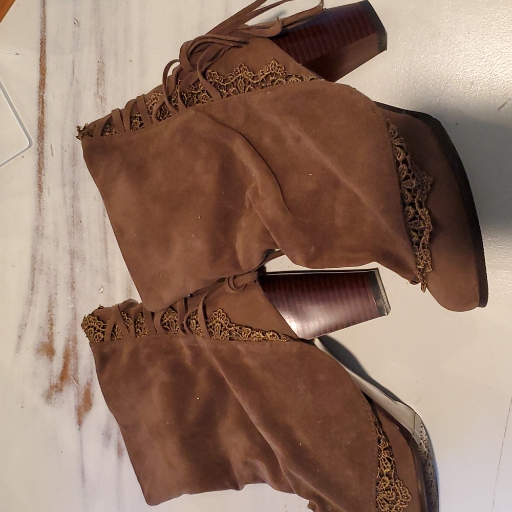 Heeled boots